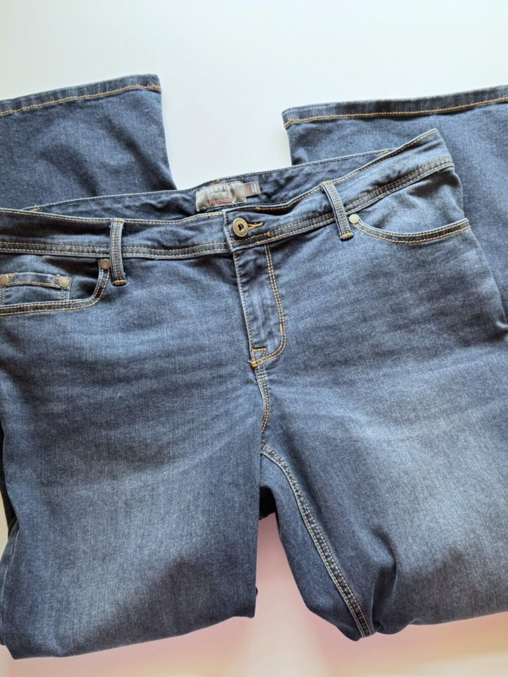 Torrid Luxe Slim Boot Jeans Mid Blue Wash Mid Rise Short sz 16S - Picture 3 of 5